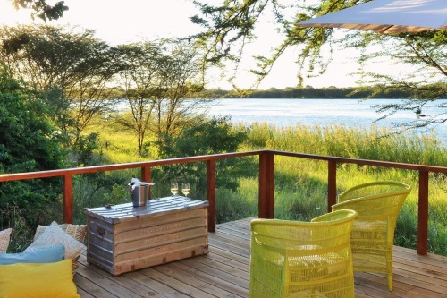 chobe bakwena lodge terras van honeymoonsuite.jpg