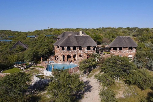 eagle tented lodge spa buitenkant.jpg