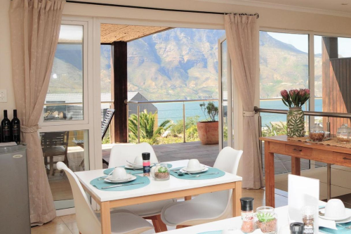 hout bay breeze guest house ontbijtruimte.png