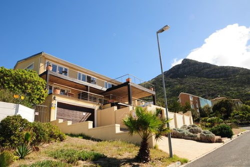 hout bay breeze guest house voorkant.png