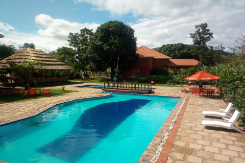 kabalega resort zwembad.png