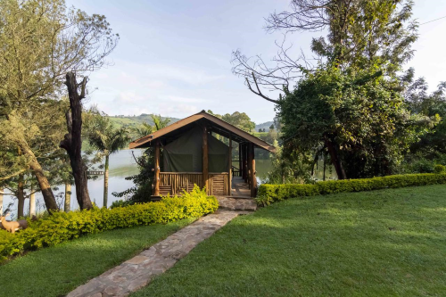 lake bunyonyi overland resort huisje aan het meer.png