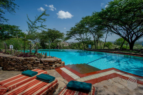 serengeti serena safari lodge zwembad.png