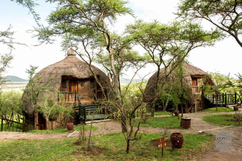 serengeti serena safari lodge rondavels buitenkant.png