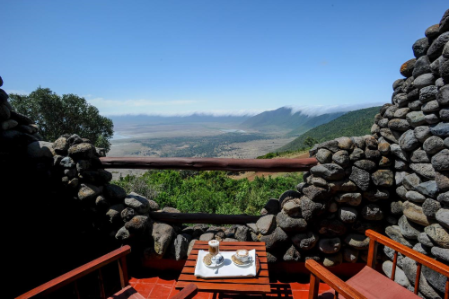 ngorongoro serena safari lodge uitzicht balkon.png