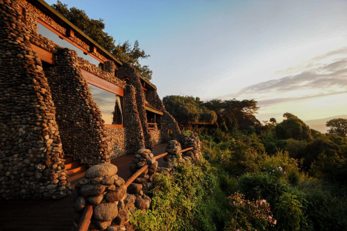 ngorongoro serena safari lodge buitenkant.png