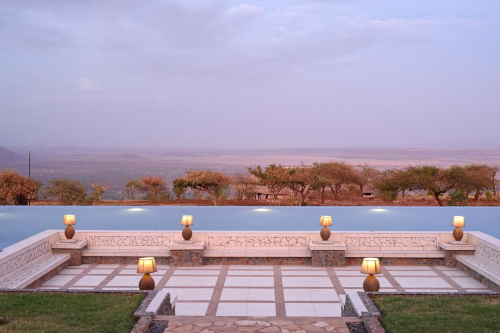 lake manyara kilimamoja lodge zwembad met uitzicht.png