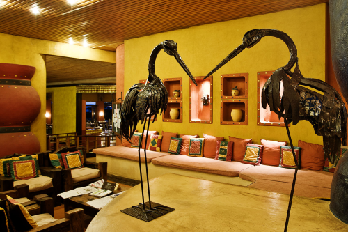 serengeti sopa lodge lounge.png