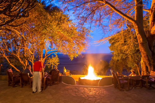 mara serena safari lodge avond.png