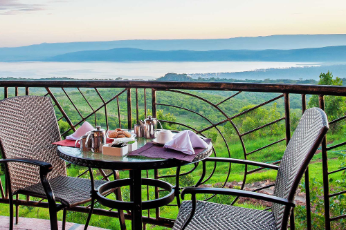 lake nakuru sopa lodge balkon 2.png