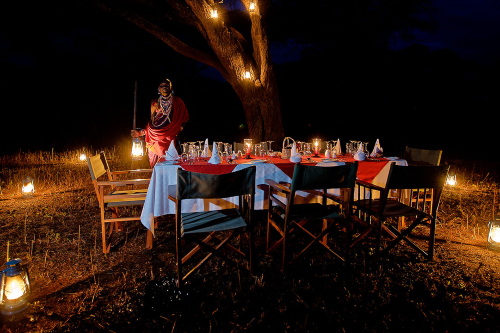 amboseli sopa lodge buiten dineren.png