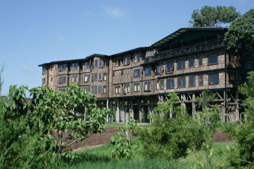 treetops lodge 005.png