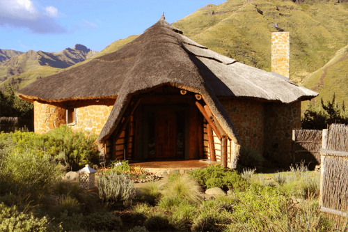 maliba lodge chalet buiten.png