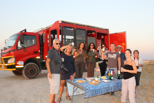 makgadikgadi pans lunch onderweg.png