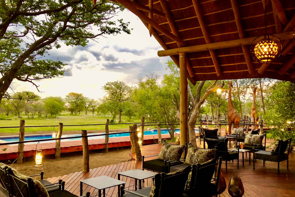 etosha oberland lounge buiten.png