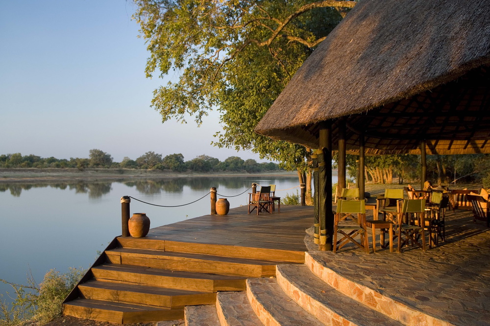 nkwali camp uitzicht vanaf maindeck.jpg