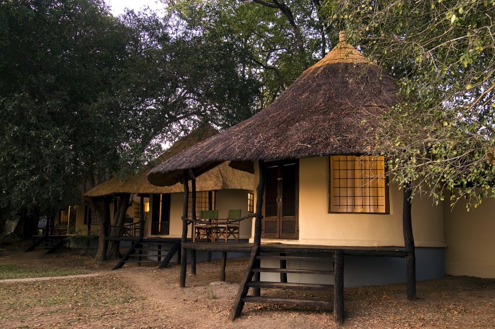 nsefu camp chalet van buiten.jpg