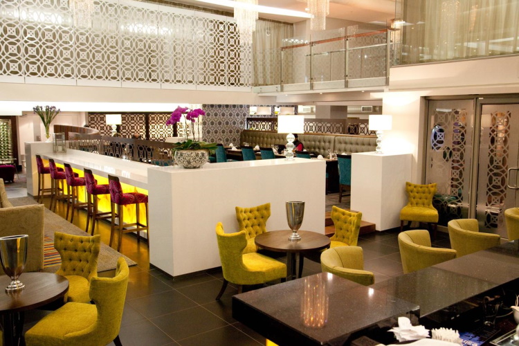 doubletree by hilton cape town – upper eastside bar zitjes.jpg