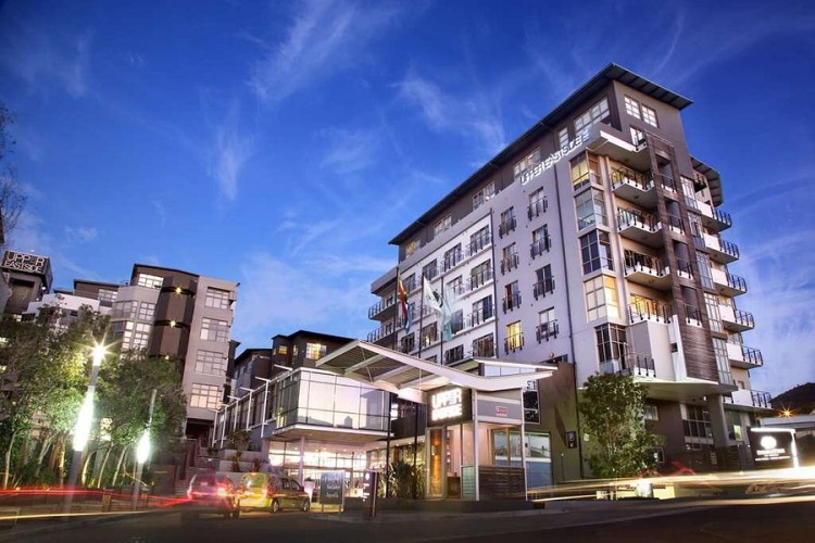 doubletree by hilton cape town – upper eastside buitenkant.jpg