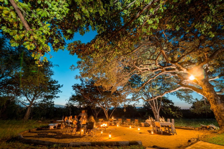 makuwa safari lodge kampvuur.jpg