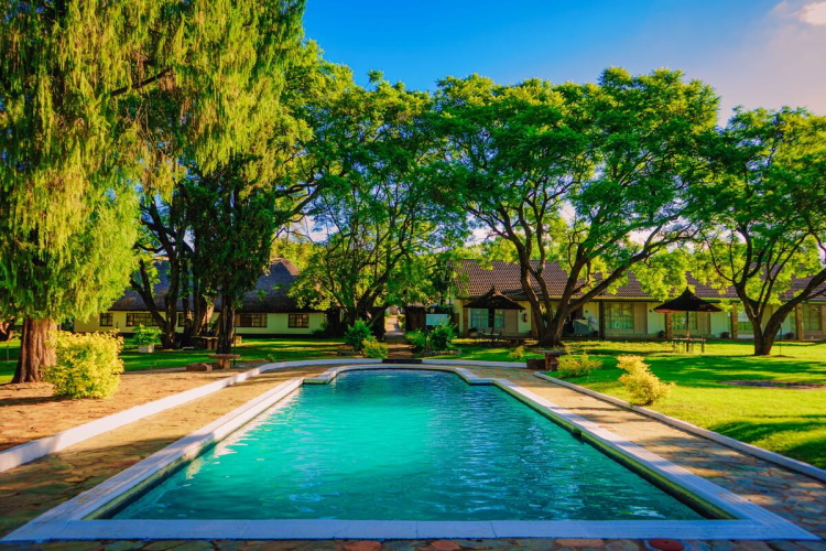 great zimbabwe hotel zwembad.jpg