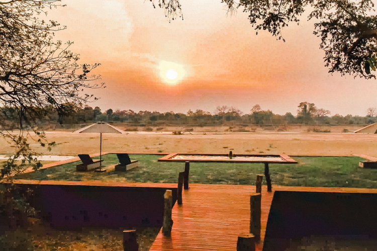 shawa luangwa camp zonsondergang.jpg