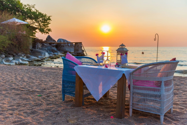 kaya mawa dineren zonsondergang strand.jpg