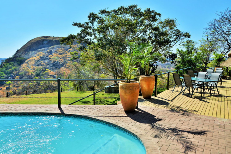 shashani matobo hills lodge zwembad.jpg