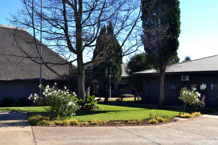 outlook lodge or tambo terrein.jpg