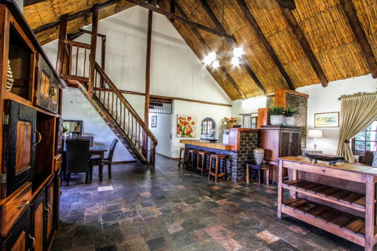 ezulwini game lodge binnen.jpg