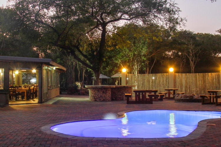 ezulwini game lodge zwembad.jpg