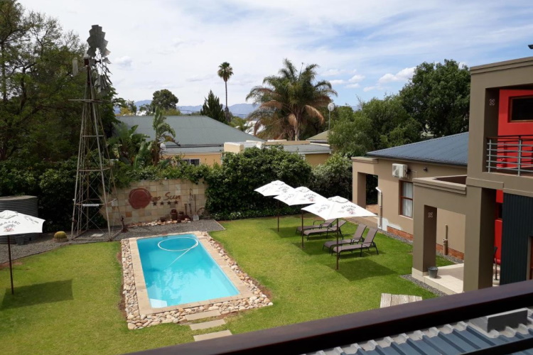 karoo sun boutique guest house tuin.jpg