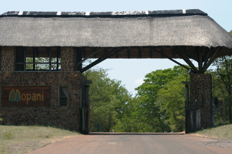 mopani rest camp toegangspoort.jpg