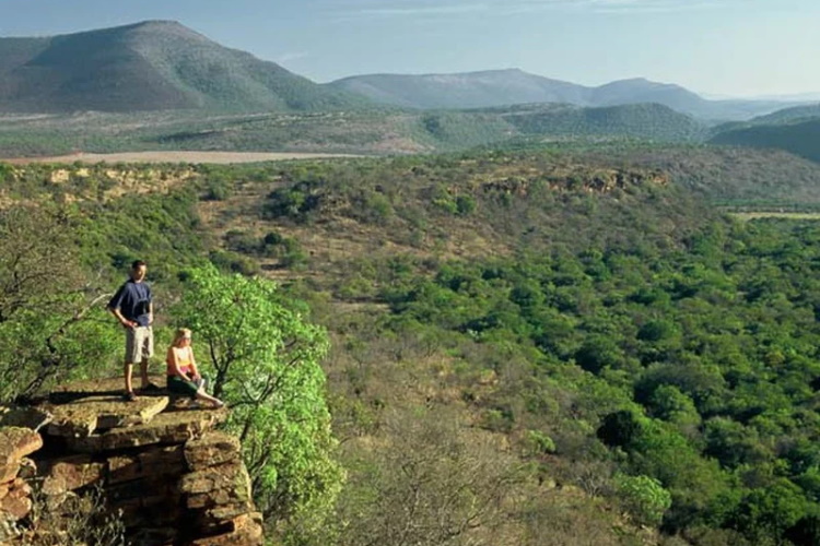 iketla lodge wandeling met uitzicht.jpg