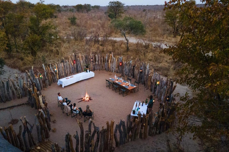 mankwe tented camp kampvuur.jpg