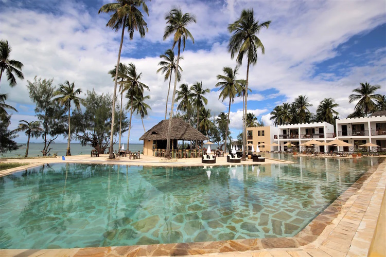 zanzibar bay resort & spa zwembad.jpg