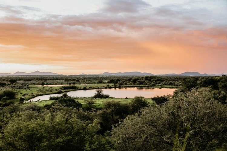 okapuka safari lodge uitzicht.jpg