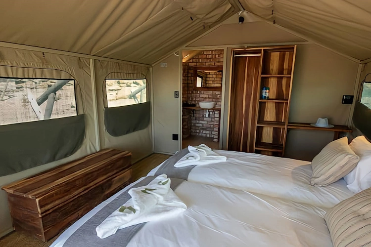 ondjamba hills tented kamer.webp