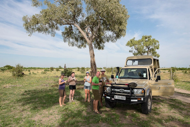 wildkamperen in botswana 003 klein landcruiser.webp